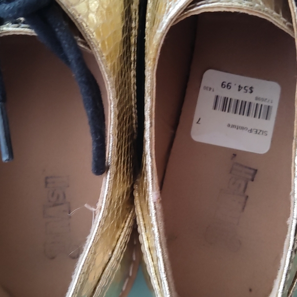 Shoes - Picture 4 of 4